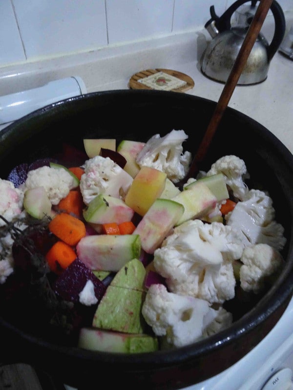 rôtir les légumes dans une grande casserole